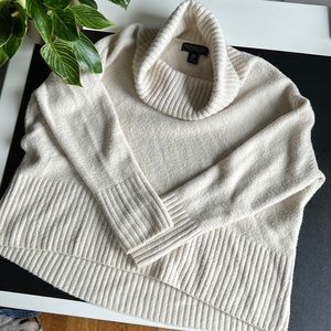 Rachael Zoe soft and comfy merino wool 28% mix turtleneck cream sweater size M